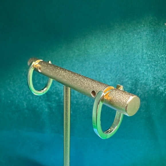 925 Sterling Silver Chunky Huggie Hoop Earrings 14K Gold Plated | Hypoallergenic - Picture 3 of 9